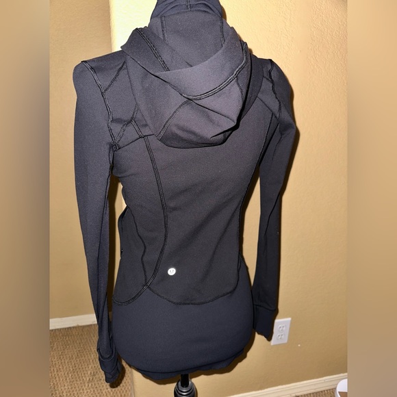 Lululemon Jacket - Picture 7 of 9